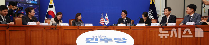 [서울=뉴시스] 고범준 기자 = 김민석 더불어민주당 대표가 15일 서울 여의도 국회에서 미셸 스틸 주한미국대사를 접견하고 있다. 2026.09.15. bjko@newsis.com