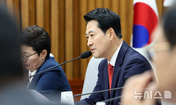 [서울=뉴시스] 고범준 기자 = 장동혁 국민의힘 대표가 지난 15일 서울 여의도 국회에서 열린 '농지조사 후폭풍, 위기의 농촌' 간담회에서 발언하고 있다. 2026.09.15. bjko@newsis.com