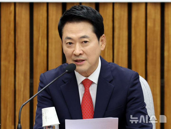 [서울=뉴시스] 고범준 기자 = 장동혁 국민의힘 대표가 15일 서울 여의도 국회에서 열린 '농지조사 후폭풍, 위기의 농촌' 간담회에서 발언하고 있다. 2026.09.15. bjko@newsis.com
