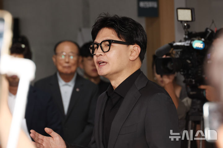 [서울=뉴시스] 최진석 기자 = 한동훈 무소속 의원이 15일 여의도 국회 의원회관에서 김승원 법무부 장관 후보자를 비롯한 현안 관련 기자회견을 하고 있다. 2026.09.15. myjs@newsis.com