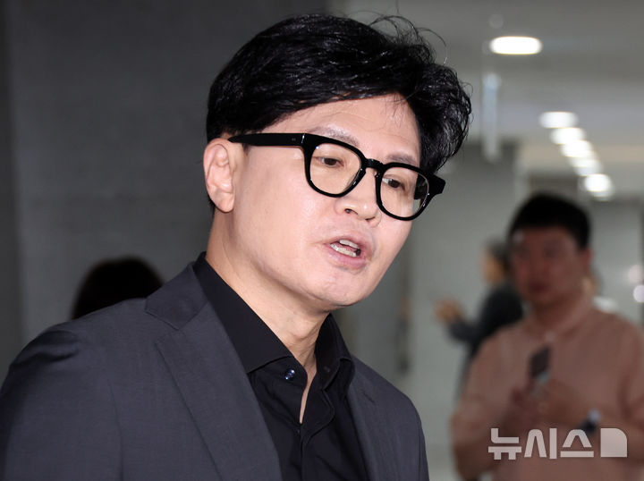[서울=뉴시스] 최진석 기자 = 한동훈 무소속 의원이 15일 여의도 국회 의원회관에서 김승원 법무부 장관 후보자를 비롯한 현안 관련 기자회견을 하고 있다. 2026.09.15. myjs@newsis.com