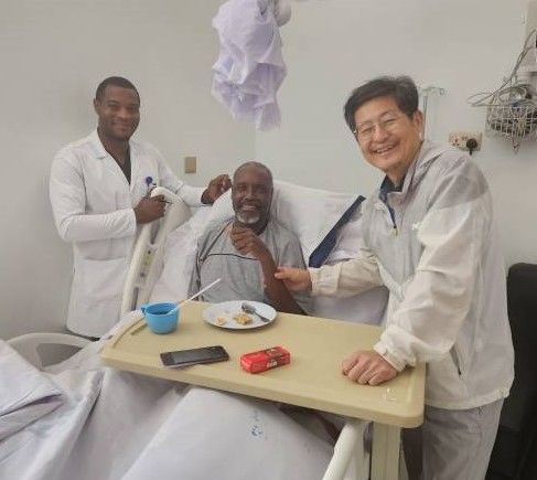 [서울=뉴시스] 김용민 전 충북대학교 의과대학 교수(오른쪽) (사진=JW중외제약 제공) 2026.09.16. photo@newsis.com *재판매 및 DB 금지