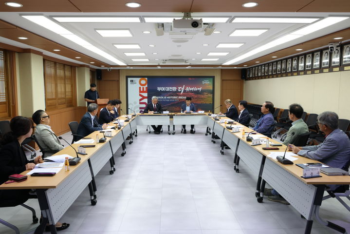 [부여=뉴시스] 부여군 송전선로 대책위원회가 15일 회의를 열고 있다. (사진= 부여군 제공) *재판매 및 DB 금지