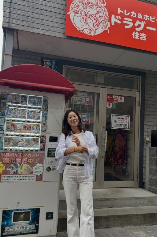 [서울=뉴시스] 장신영이 일본 거리에서 포즈를 취한 채 사진을 찍는 모습이다 (사진=장신영 SNS 캡처) 2026.09.16. photo@newsis.com *재판매 및 DB 금지
