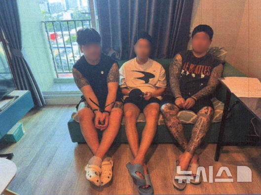 [서울=뉴시스] 서울경찰청 광역수사단 금융범죄수사대가 태국 경찰과 공조해 지난 4월27일 태국 파타야에서 검거한 사기 조직원들의 모습. 이들은 공공기관을 사칭한 '노쇼 사기' 등의 수법으로 피해자 22명에게 약 6억원을 가로챈 혐의를 받는다. (사진=서울경찰청 제공) 2026.09.16. photo@newsis.com