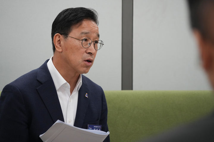 [제주=뉴시스] 위성곤 제주지사가 16일 오전 제주도청 기자실에서 열린 출입기자단 간담회에서 발언하고 있다. (사진=제주도청 제공) 2026.09.16. photo@newsis.com *재판매 및 DB 금지