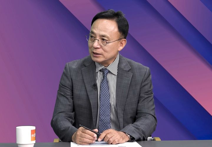 [서울=뉴시스]김영익 서강대 경제대학원 겸임교수. 구독자 34만명의 유튜브 채널 '김영익의 경제스쿨'을 운영하고 있다.(사진='머니올라' 유튜브 캡처)2026.09.16.
