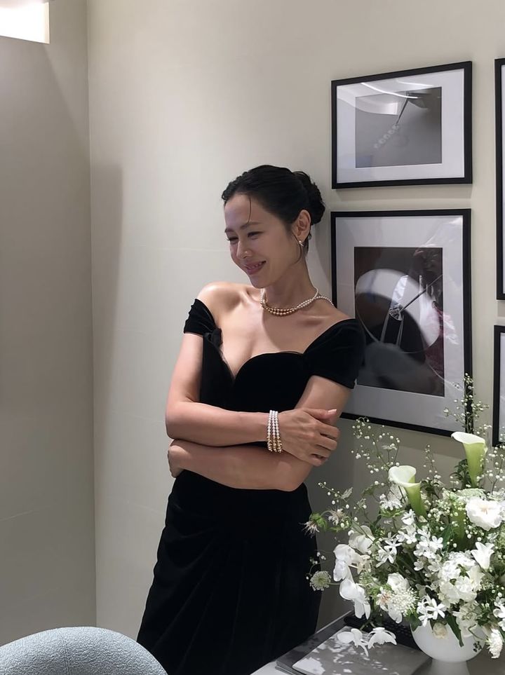 [서울=뉴시스]넷플릭스 시리즈 공개를 앞둔 배우 손예진이 근황을 알렸다.(사진=손예진 인스타그램 캡처)2026.09.16.