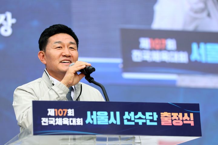 [서울=뉴시스] 황철규 서울시의회 문화체육관광위원장이 지난 11일 서울광장 상설무대에서 열린 제107회 전국체육대회 서울시 선수단 출정식에서 발언하고 있다. (사진=서울시의회 제공) 2026.09.11. photo@newsis.com *재판매 및 DB 금지