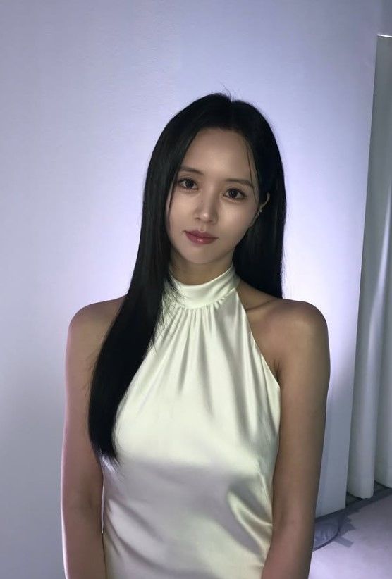 [서울=뉴시스] 배우 김소현이 흰색 홀터넥 드레스를 입고 성숙한 분위기를 자아냈다. (사진=배우 김소현 인스타그램 캡처)