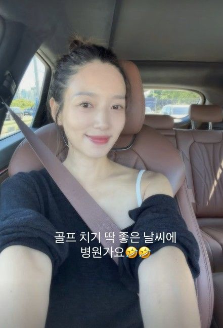 [서울=뉴시스] 김민경이 차안에서 셀카를 찍는 모습이다. (사진=김민경 SNS 캡처) 2026.09.16. photo@newsis.com *재판매 및 DB 금지