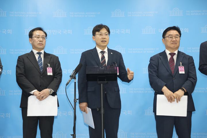 [울산=뉴시스] 조용식 울산시교육감이 16일 국회 소통관에서 열린 '지방교육재정교부금 개편 중단 기자회견'에 참석해 발언을 하고있다. (사진=울산시교육청 제공) 2026.09.16 photo@newsis.com *재판매 및 DB 금지