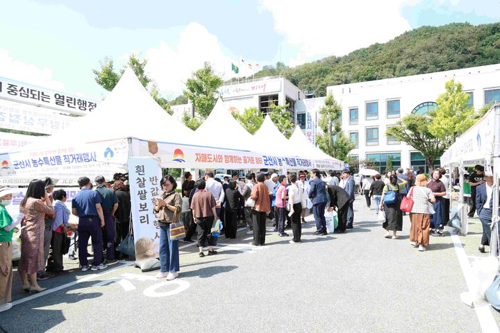 군산시, 자매도시 김천에서 '농수특산물 교류 판매' 행사