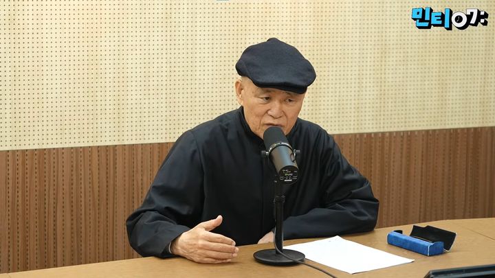 [서울=뉴시스] 철학자 도올 김용옥 선생이 더불어민주당 유튜브 채널 '민주당티비'의 라이브 방송 '민티07'에 출연해 이재명 대통령을 평가했다. (사진=유튜브 채널 '민주당티비' 캡처)