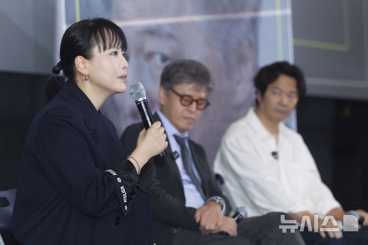 [서울=뉴시스] 16일 서울 메가박스 코엑스에서 열린 단편영화 '영식스티' 특별상영 및 관객과의 대화(GV)에서 참석자들이 영화와 치매 조기 관리의 중요성에 대해 이야기를 나누고 있다. 왼쪽부터 김희진 한양대학교병원 신경과 교수, 권해효 배우, 용이 감독 (사진=SK케미칼 제공) 2026.09.16. photo@newsis.com