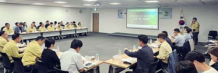 [대전=뉴시스] 16일 산림청이 유관기관과 지방정부가 참여하는 '소나무재선충병 효과적 예찰·방제를 위한 협의회'를 열고 있다.(사진=산림청 제공) *재판매 및 DB 금지