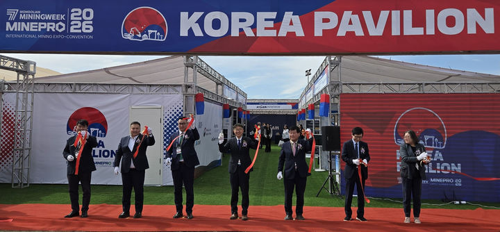 광해광업공단은 16일 몽골 광업협회가 주관하는 ‘Mining Week & Minepro 2026’에서 주몽골한국대사관과 함께 한국홍보관을 개관식을 갖고 있다.(사진=코미르 제공) *재판매 및 DB 금지