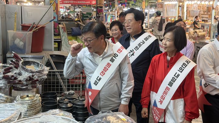 정점식 국민의힘 원내대표는 16일 오후 서울 중구 신중앙시장을 찾아 상인들을 격려했다. 2026.09.16. (사진 =국민의힘 제공) *재판매 및 DB 금지