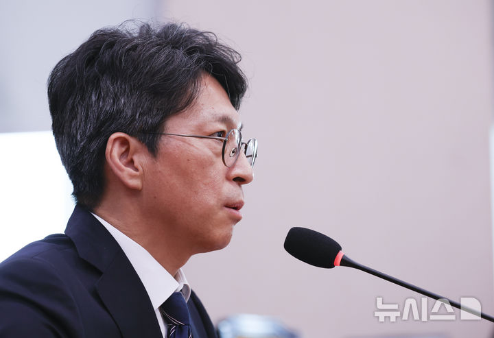 [서울=뉴시스] 김근수 기자 = 홍지선 국토교통부 장관 후보자가 16일 오전 서울 여의도 국회에서 열린 제22대 제439회국회(정기회) 국토교통위원회 국무위원후보자(국토교통부장관 홍지선) 인사청문회에서 질의에 답하고 있다. 2026.09.16. ks@newsis.com