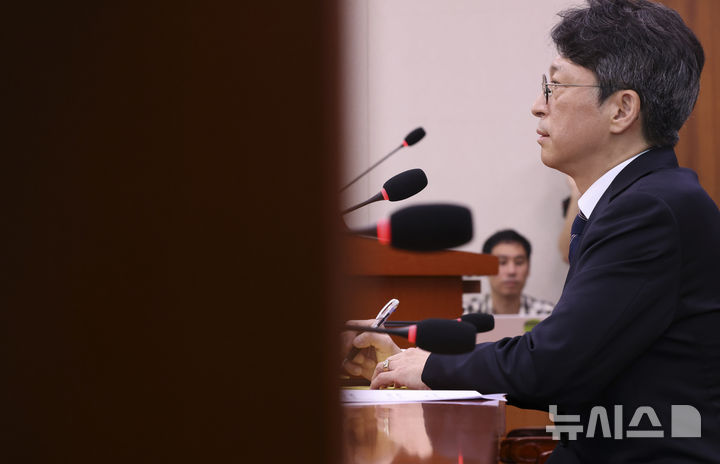 [서울=뉴시스] 김근수 기자 = 홍지선 국토교통부 장관 후보자가 16일 오전 서울 여의도 국회에서 열린 제22대 제439회국회(정기회) 국토교통위원회 국무위원후보자(국토교통부장관 홍지선) 인사청문회에서 질의에 답하고 있다. 2026.09.16. ks@newsis.com