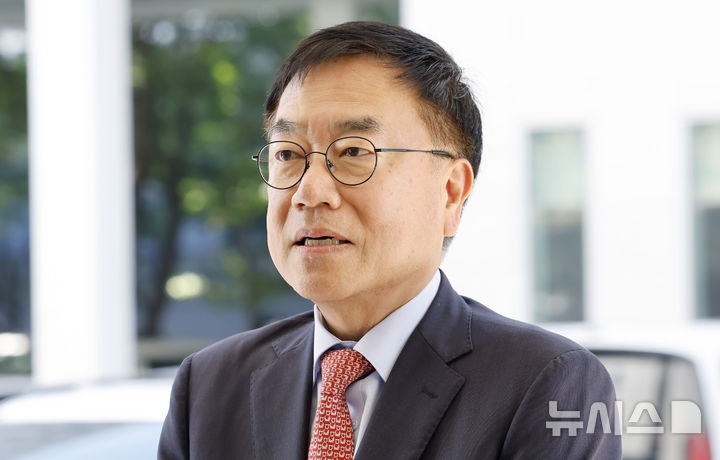 [서울=뉴시스] 김혜진 기자 = 서범수 국민의힘 의원이 16일 서울 양천구 서울남부지방법원에서 당원권 정지에 대한 징계효력 가처분 신청을 하기 앞서 입장을 밝히고 있다. 2026.09.16. jini@newsis.com