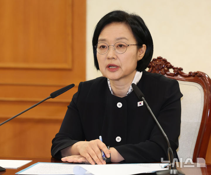 [서울=뉴시스] 조수정 기자 = 한성숙 국무총리가 16일 오전 서울 종로구 정부서울청사에서 에모말리 라흐몬 타지키스탄 대통령과 면담하고 있다. 2026.09.16. chocrystal@newsis.com