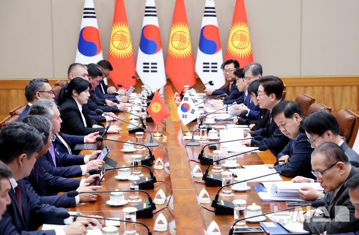 [서울=뉴시스] 김진아 기자= 이재명 대통령이 16일 청와대에서 사디르 자파로프 키르기스스탄 대통령과의 정상회담에서 발언하고 있다. 2026.09.16. bluesoda@newsis.com