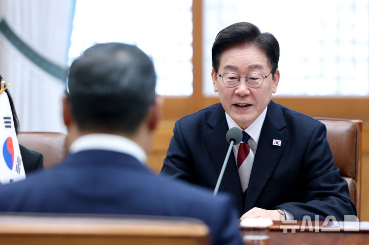 [서울=뉴시스] 김진아 기자= 이재명 대통령이 16일 청와대에서 사디르 자파로프 키르기스스탄 대통령과의 정상회담에서 발언하고 있다. 2026.09.16. bluesoda@newsis.com