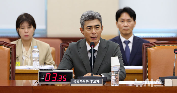 [서울=뉴시스] 고범준 기자 = 강신철 국방부 장관 후보자가 16일 서울 여의도 국회 국방위원회에서 열린 인사청문회에서 의원 질의에 답변하고 있다. 2026.09.16. bjko@newsis.com