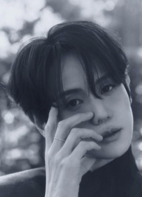[서울=뉴시스] 양요섭이 새 앨범 사진을 찍는 모습이다. (사진=양요섭 SNS 캡처) 2026.09.17. photo@newsis.com *재판매 및 DB 금지