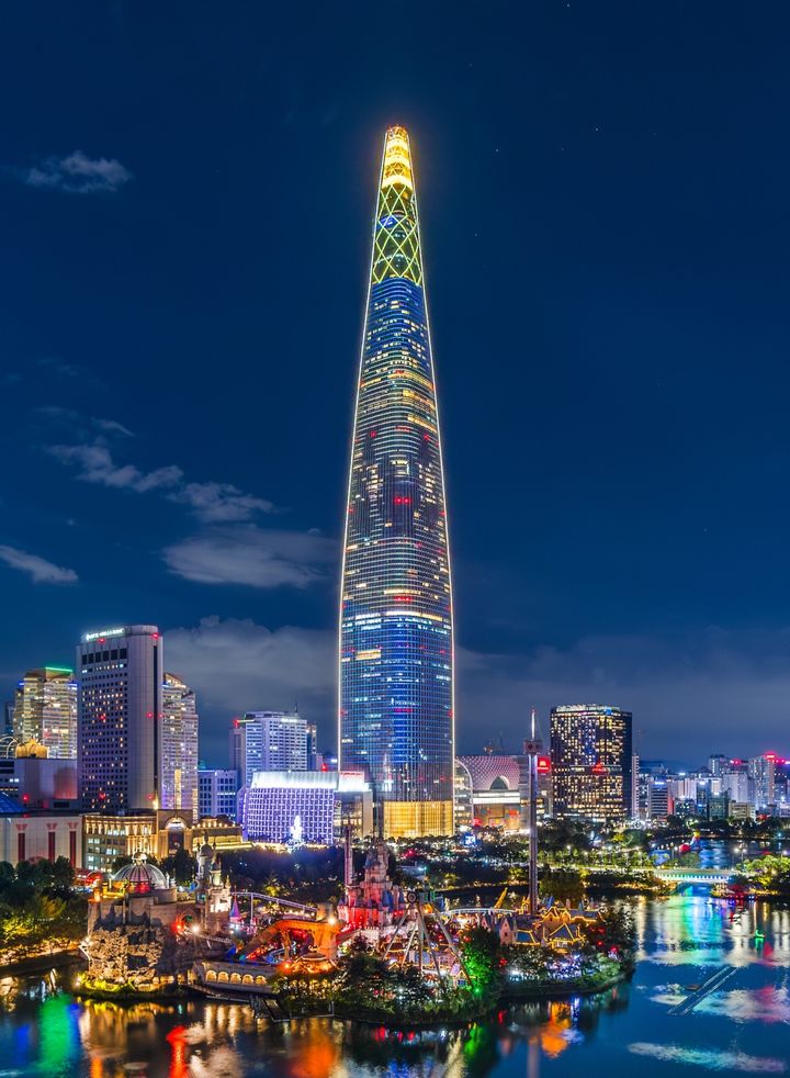 [서울=뉴시스] 달토끼 미디어파사드. (사진=롯데물산 제공) 2026.09.17. photo@newsis.com *재판매 및 DB 금지