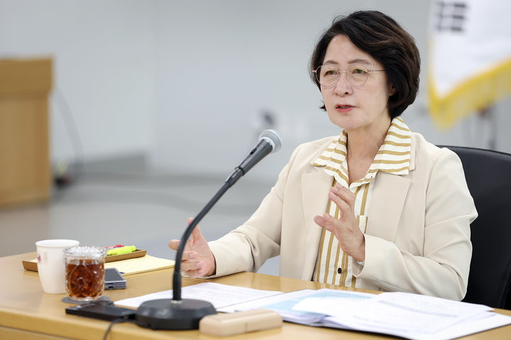 [수원=뉴시스] 추미애 경기도지사가 16일 주간회의에서 발언하고 있다. (사진=경기도 제공) 2026.09.17. photo@newsis.com *재판매 및 DB 금지