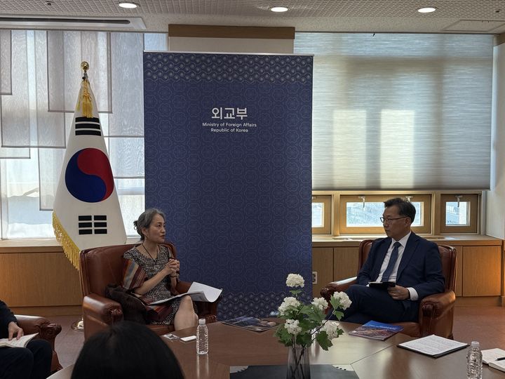 [서울=뉴시스]외교부는 지난 16일 장욱진 글로벌다자조정관이 쇼코 노다 유엔개발계획(UNDP) 사무차장보 겸 위기대응본부장과 면담을 가졌다고 17일 밝혔다. *재판매 및 DB 금지
