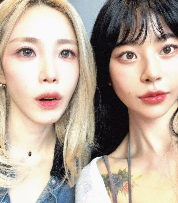 [서울=뉴시스] 노슬비와 전효성이 함께 셀카를 찍는 모습이다. (사진=노슬비 SNS 캡처) 2026.09.17. photo@newsis.com *재판매 및 DB 금지