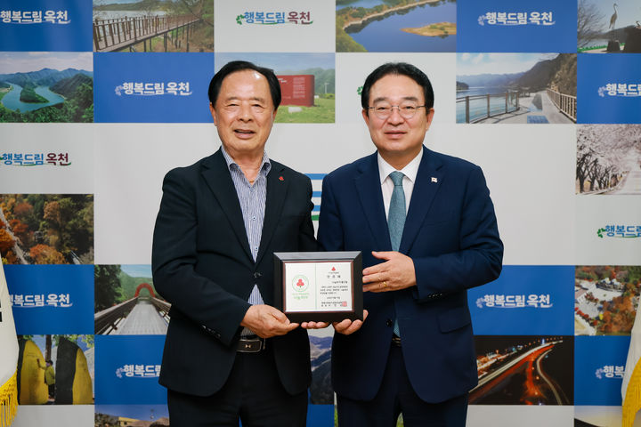 황규철 옥천군수 나눔리더 가입(사진=옥천군 제공) *재판매 및 DB 금지