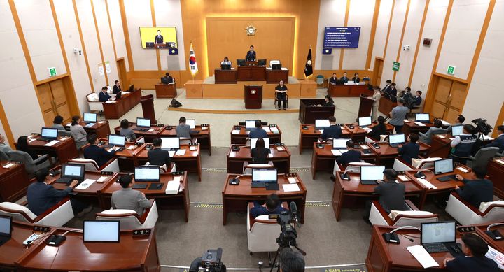 충주시의회 "軍항공기 소음 주민지원제도 개선하라"