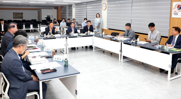 [정읍=뉴시스] 17일 정읍시청에서 열린 '바이오산업 육성 종합계획 수립 연구용역 중간보고회'가 이학수 시장이 정읍의 바이오산업 여건에 대해 말하고 있다. *재판매 및 DB 금지