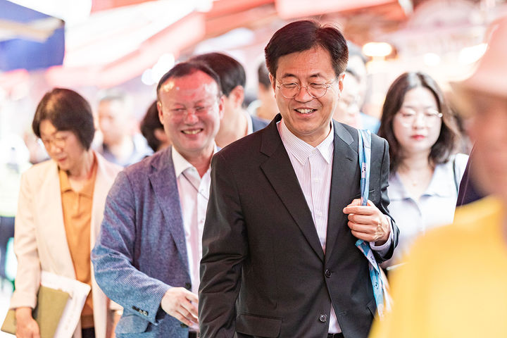 [서울=뉴시스] 조유진 영등포구청장이 전통시장을 방문하고 있다. (사진=영등포구 제공) photo@newsis.com *재판매 및 DB 금지