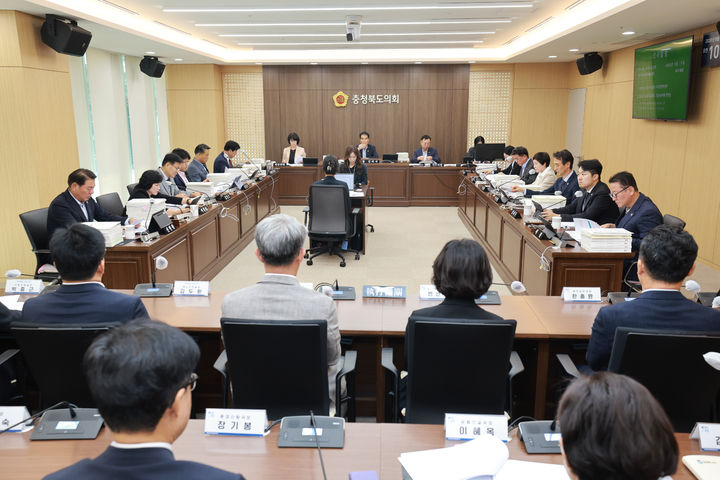 [청주=뉴시스] 충북도의회 예산결산특별위원회. photo@newsis.com *재판매 및 DB 금지
