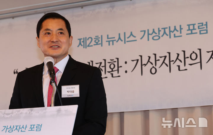 [서울=뉴시스] 권창회 기자 = 박대출 국민의힘 의원이 17일 오전 서울 중구 더그랜드롯데 서울에서 열린 제2회 뉴시스 가상자산 포럼에서 축사하고 있다. 2026.09.17. kch0523@newsis.com