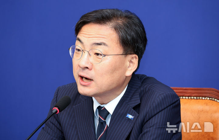 [서울=뉴시스] 최진석 기자 = 신장식 조국혁신당 대표가 17일 여의도 국회에서 열린 최고위원회에서 발언하고 있다. 2026.09.17. myjs@newsis.com