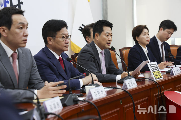 [서울=뉴시스] 김근수 기자 = 장동혁 국민의힘 대표가 17일 오전 서울 여의도 국회에서 열린 최고위원회의에서 발언하고 있다. 2026.09.17. ks@newsis.com