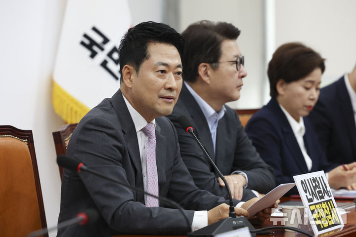 [서울=뉴시스] 김근수 기자 = 장동혁 국민의힘 대표가 17일 오전 서울 여의도 국회에서 열린 최고위원회의에서 발언하고 있다. 2026.09.17. ks@newsis.com