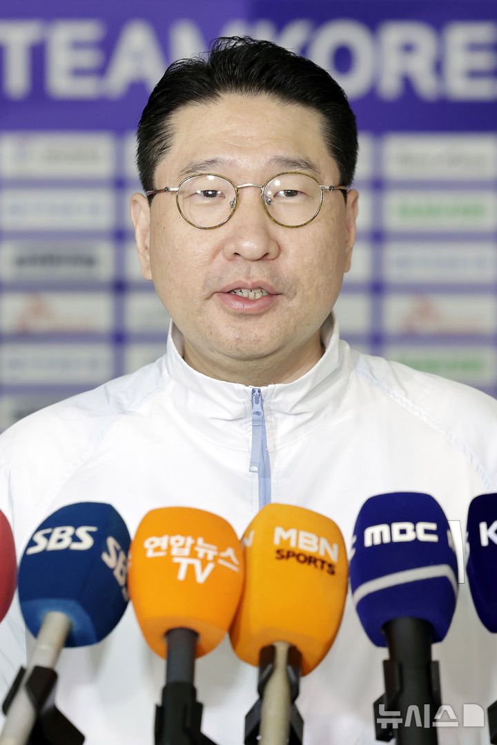 [인천공항=뉴시스] 최동준 기자 = 2026 아이치·나고야 아시안게임 대한민국 이상현 선수단장이 17일 오전 인천국제공항 제2여객터미널에서 출국에 앞서 각오를 밝히고 있다. 2026.09.17. photocdj@newsis.com