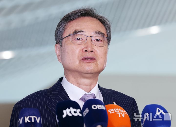 [인천공항=뉴시스] 박주성 기자 = 조현 외교부 장관이 한미 외교장관 회담을 위해 17일 인천국제공항 제2여객터미널을 통해 워싱턴DC로 출국하기 앞서 발언하고 있다. 2026.09.17. park7691@newsis.com