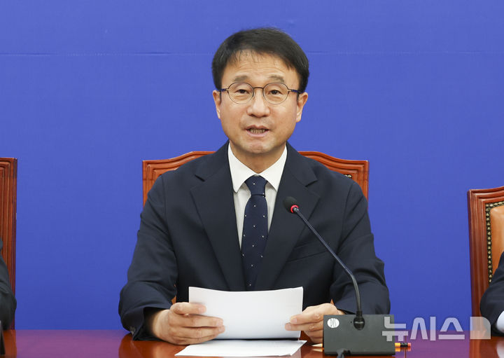 [서울=뉴시스] 김근수 기자 = 한병도 더불어민주당 원내대표가 17일 오전 서울 여의도 국회에서 열린 정책조정회의에서 발언하고 있다. 2026.09.17. ks@newsis.com