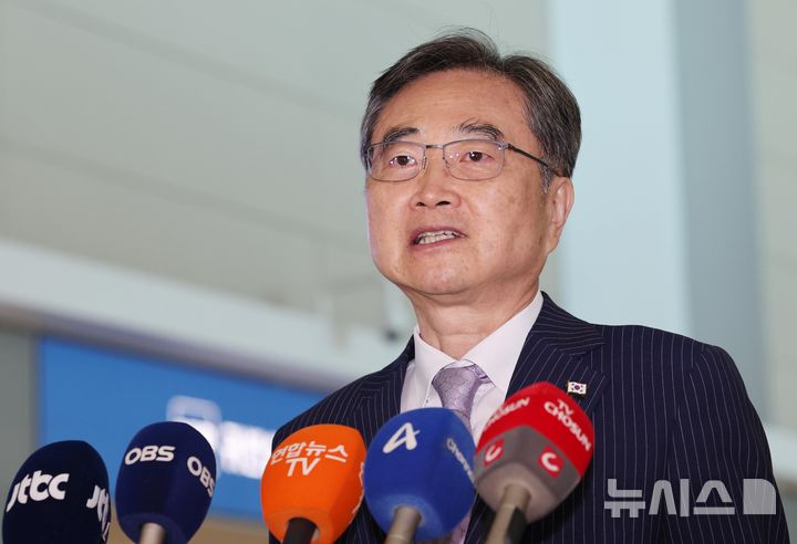 [인천공항=뉴시스] 박주성 기자 = 조현 외교부 장관이 한미 외교장관 회담을 위해 17일 인천국제공항 제2여객터미널을 통해 워싱턴DC로 출국하기 앞서 취재진 질문에 답하고 있다. 2026.09.17. park7691@newsis.com