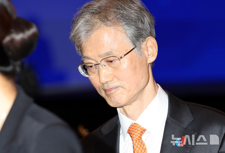 [서울=뉴시스] 박영태 기자 = 조희대 대법원장이 17일 오전 서울 용산구 그랜드 하얏트 서울에서 열린 제20차 아시아·태평양 대법원장 회의에 참석해 개회사를 한 후 자리로 돌아가고 있다. 2026.09.17. since1999@newsis.com