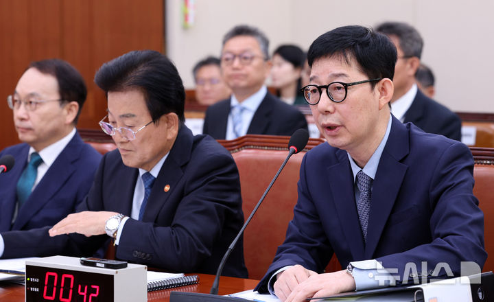 [서울=뉴시스] 고범준 기자 = 박윤주 외교부 제1차관이 17일 서울 여의도 국회에서 열린 외교통일위원회 전체회의에서 의원 질의에 답변하고 있다. 2026.09.17. bjko@newsis.com