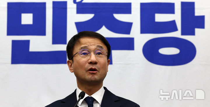 [서울=뉴시스] 고범준 기자 = 한병도 더불어민주당 원내대표가 지난 17일 서울 여의도 국회에서 열린 의원총회에서 발언하고 있다. 2026.09.17. bjko@newsis.com